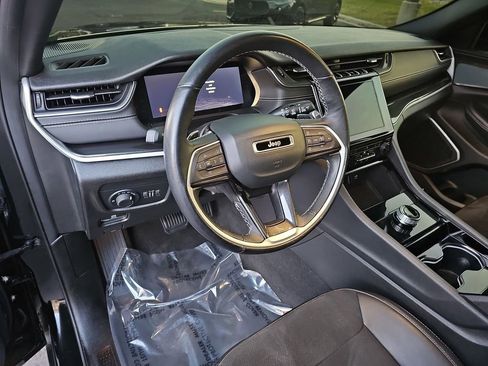 Certified 2022 Jeep Grand Cherokee Altitude image 16