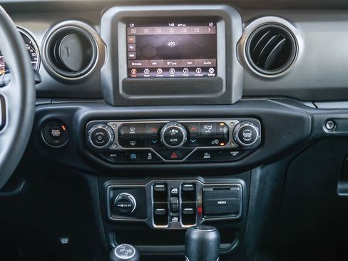 Used 2023 Jeep Wrangler Unlimited AWD/4WD image 13