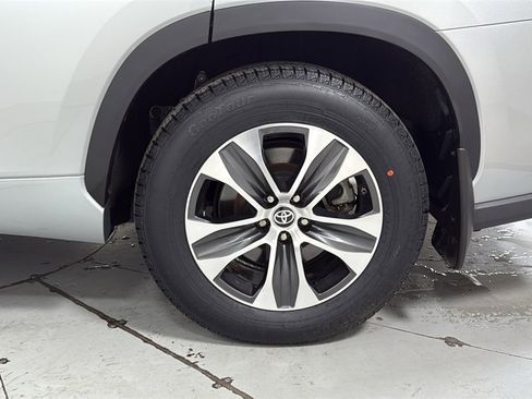 Used 2022 Toyota Highlander XLE image 24