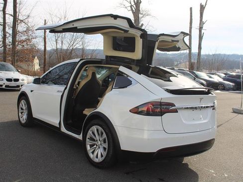 Used 2017 Tesla Model X 100D image 6