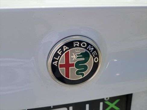 Used 2023 Alfa Romeo Giulia Veloce RWD image 8