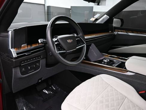 Used 2025 Cadillac Escalade ESV Sport Platinum w/ LPO, Floor Liner Package AWD/4WD image 13