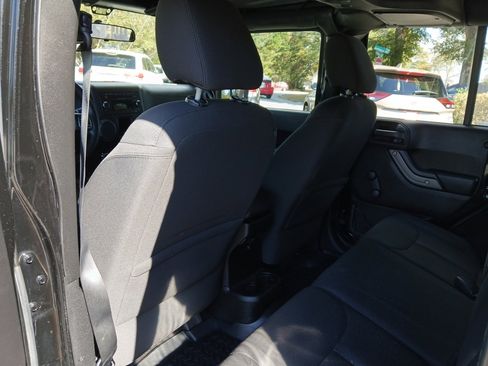 Used 2015 Jeep Wrangler Unlimited Sport image 11