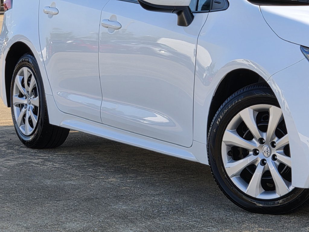 Used 2026 Toyota Corolla LE FWD image 12