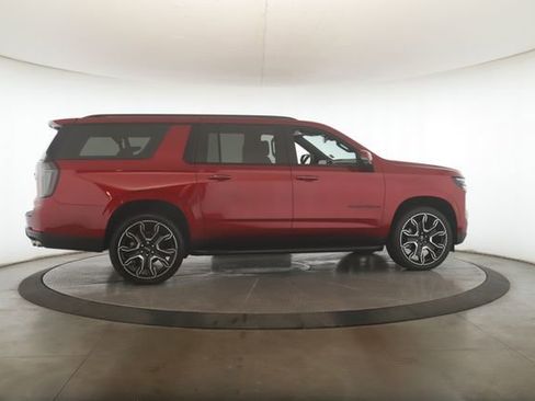 Used 2026 Chevrolet Suburban RST w/ RST Capability Package image 6