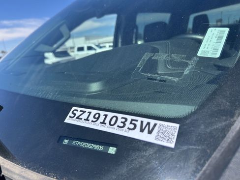 Used 2025 GMC Sierra 1500 SLT image 16