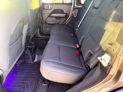 Used 2021 Jeep Wrangler Unlimited Sahara image 18