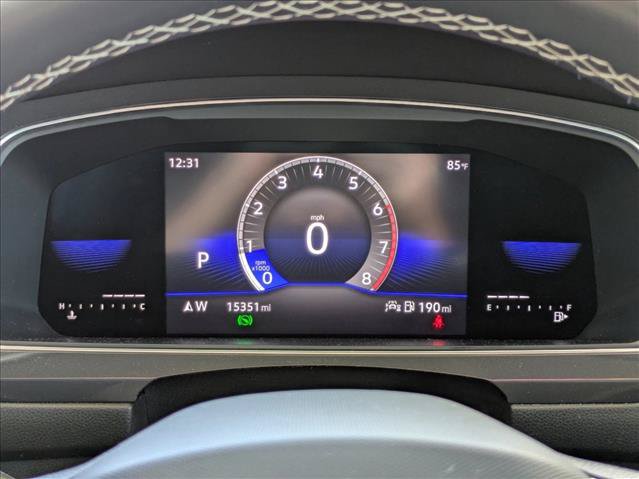 Used 2023 Volkswagen Tiguan SE w/ Panoramic Sunroof Package FWD image 3