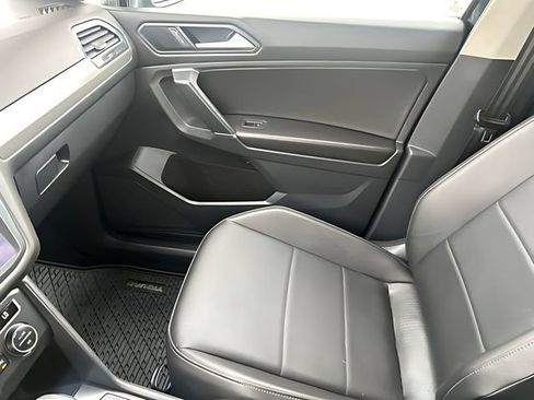 Used 2020 Volkswagen Tiguan SEL AWD/4WD image 40