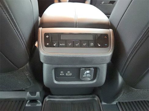 Used 2024 Nissan Pathfinder Platinum w/ Cargo Package image 37