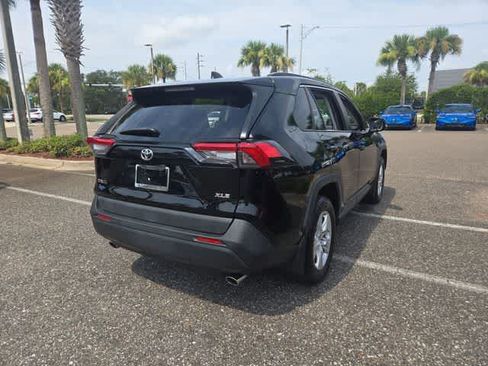 Used 2019 Toyota RAV4 XLE w/ Convenience Package FWD image 8