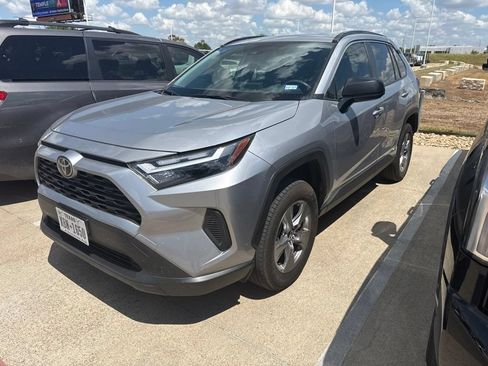 Used 2025 Toyota RAV4 LE AWD/4WD image 5