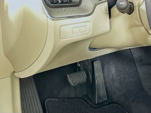 Used 2024 Volvo XC60 T8 Ultimate image 10