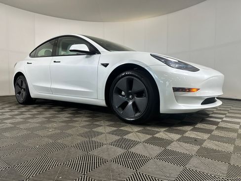 Used 2023 Tesla Model 3 Standard Range RWD image 1