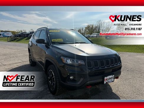 Used 2024 Jeep Compass Trailhawk image 1