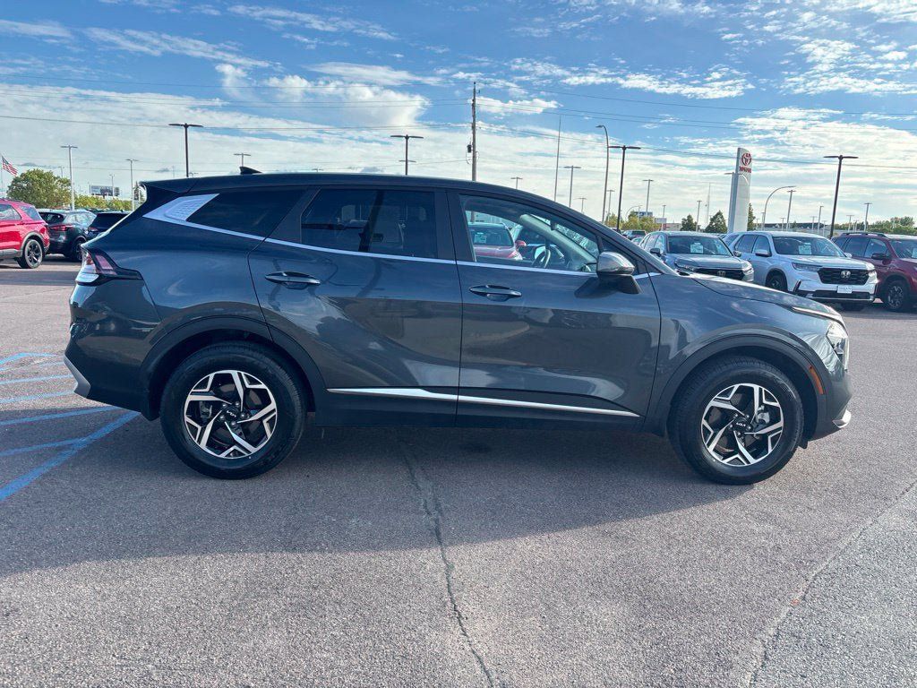 Used 2023 Kia Sportage LX AWD/4WD image 4