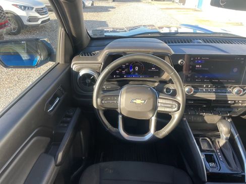 Used 2024 Chevrolet Colorado LT w/ LT Convenience Package image 11