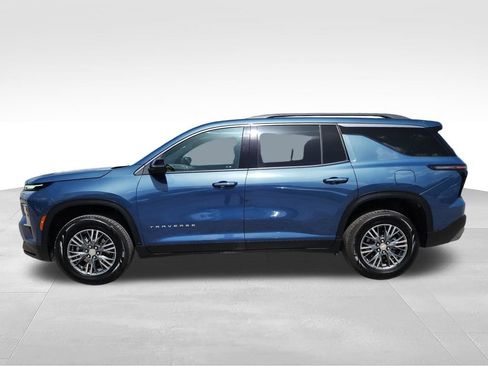 Used 2025 Chevrolet Traverse LT FWD image 4