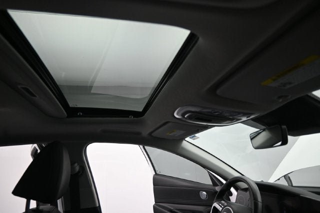 Used 2023 Hyundai Elantra Limited w/ Cargo Package FWD image 19