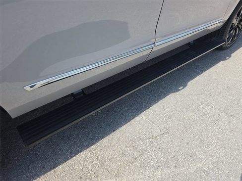 Certified 2024 Lincoln Navigator L Reserve AWD/4WD image 25