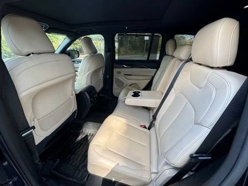 Used 2023 Jeep Grand Cherokee Limited w/ Luxury Tech Group II AWD/4WD image 16
