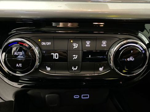 Used 2025 Chevrolet Trax LT w/ Driver Confidence Package FWD image 18