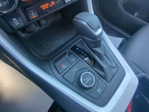 Used 2022 Toyota RAV4 XLE Premium image 26