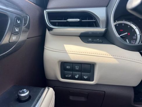 Used 2022 Toyota Highlander Platinum AWD/4WD image 23