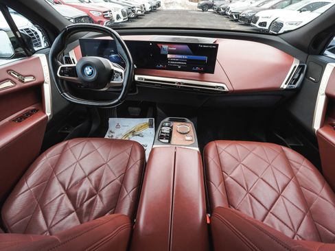 Used 2023 BMW iX xDrive50 w/ Premium Package image 33