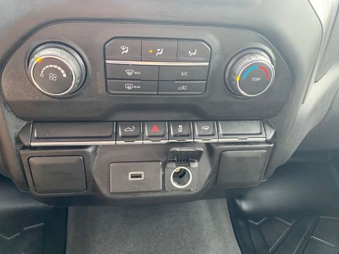 Used 2020 Chevrolet Silverado 1500 Custom w/ Custom Value Package RWD image 17