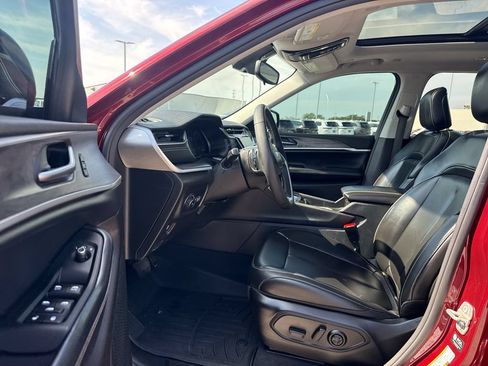 Used 2024 Jeep Grand Cherokee L Limited w/ Black Appearance Package AWD/4WD image 11