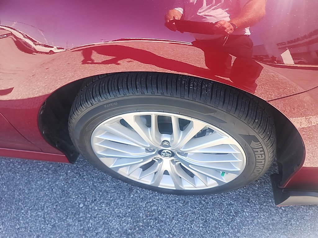 Used 2020 Toyota Camry XLE FWD image 19