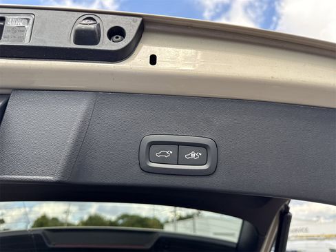 Used 2025 Volvo XC40 B5 Plus w/ Protection Package Premier image 31