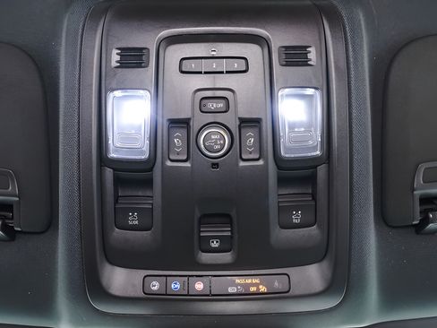Used 2024 GMC Yukon AT4 w/ AT4 Premium Package AWD/4WD image 17