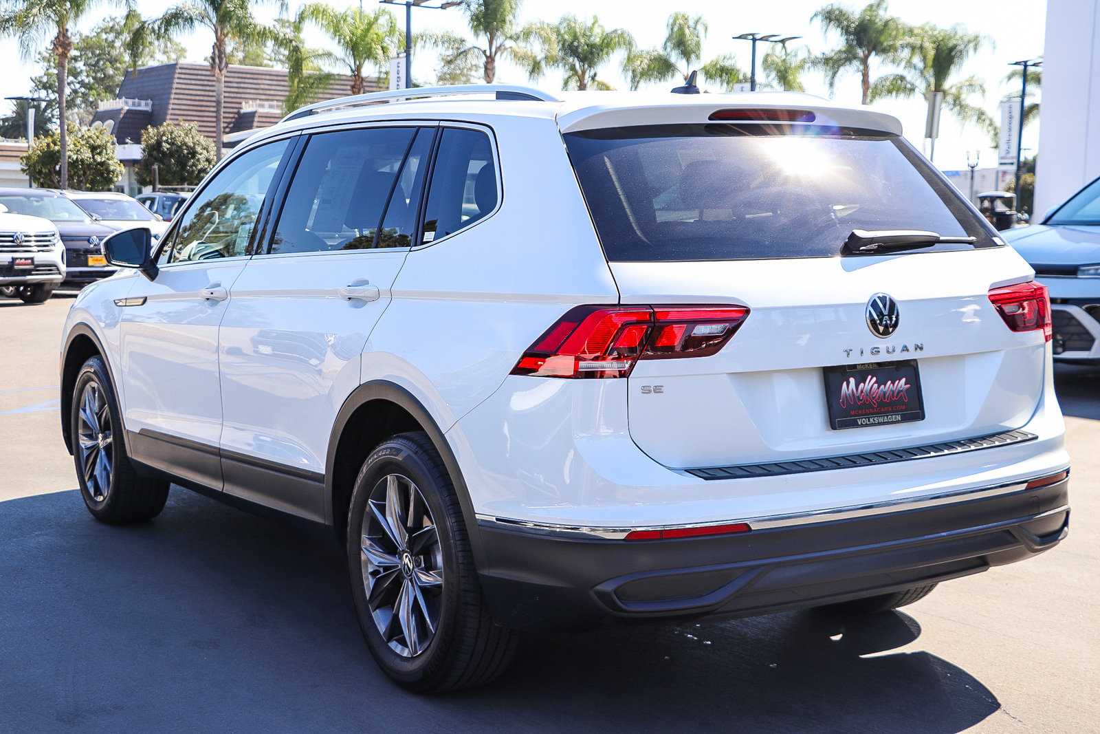Used 2023 Volkswagen Tiguan SE FWD image 8