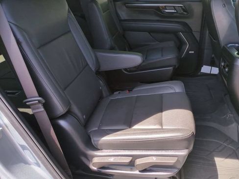 Used 2025 Chevrolet Tahoe Z71 w/ Z71 Off-Road Package AWD/4WD image 34