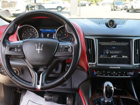 Used 2017 Maserati Levante w/ Luxury Package AWD/4WD image 22
