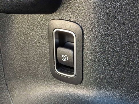 Used 2026 Mercedes-Benz GLB 250 4MATIC image 24