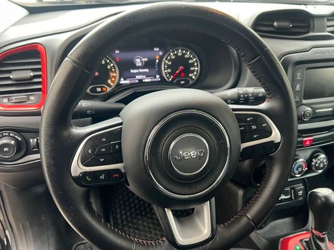 Used 2017 Jeep Renegade Trailhawk AWD/4WD image 19