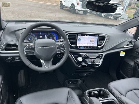 New 2027 Chrysler Pacifica Select AWD/4WD image 10