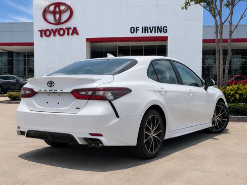 Used 2024 Toyota Camry SE FWD image 3
