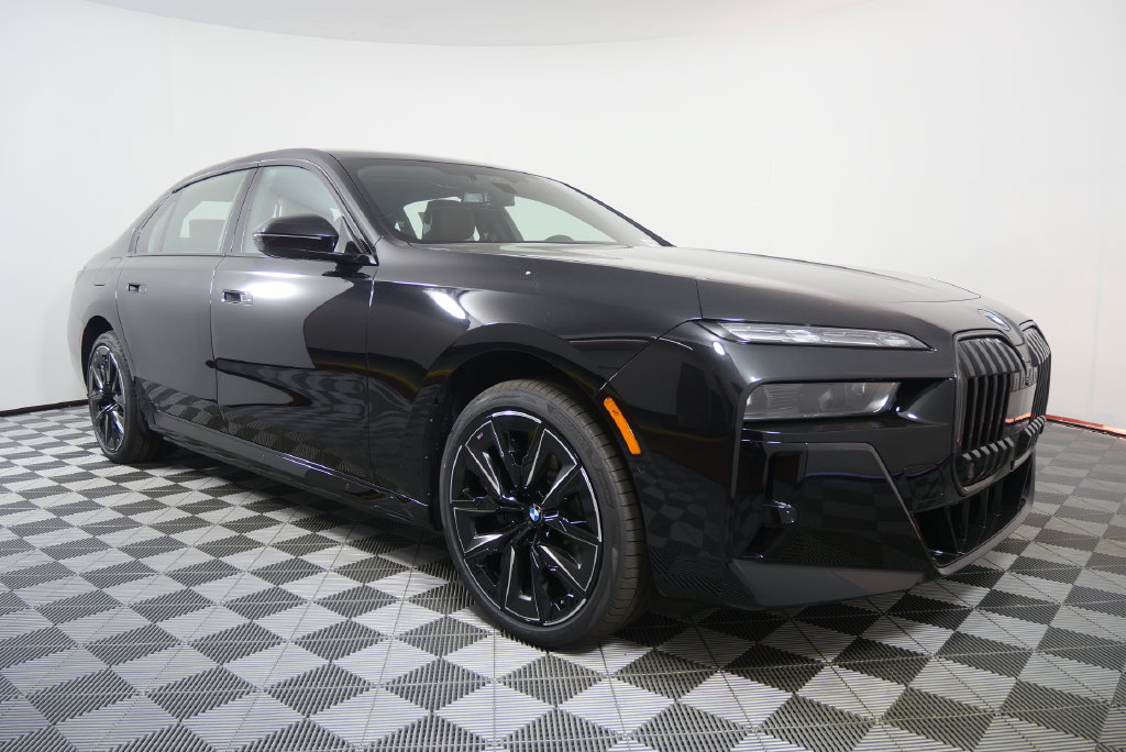 Certified 2026 BMW i7 xDrive60 w/ Executive Package AWD/4WD image 7