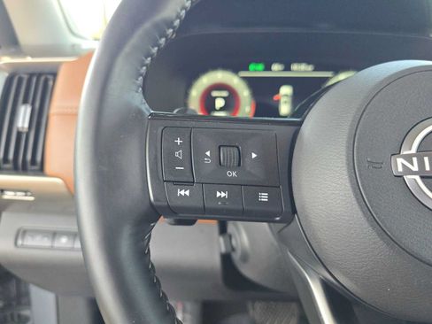 Used 2025 Nissan Pathfinder Platinum AWD/4WD image 31