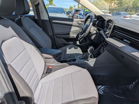 Used 2025 Volkswagen Jetta SE image 30