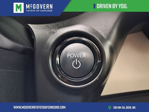 Used 2025 Toyota Sienna Platinum AWD/4WD image 24