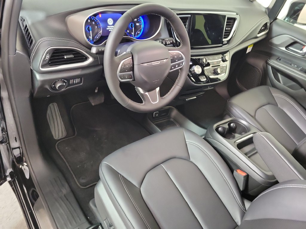 New 2027 Chrysler Pacifica Select FWD image 11