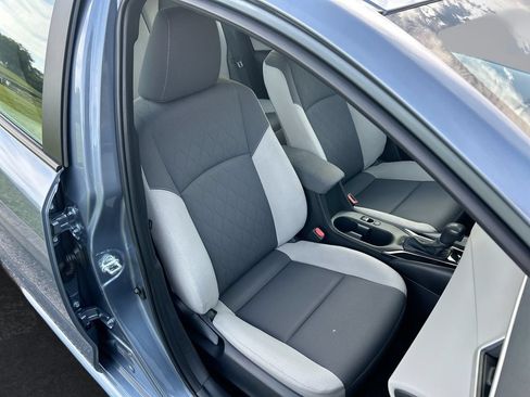 Used 2025 Toyota Corolla LE FWD image 30