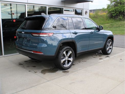 New 2026 Jeep Grand Cherokee Limited w/ Luxury Tech Group II AWD/4WD image 8