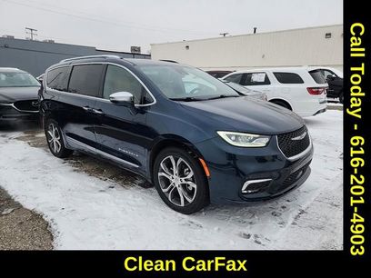 Used 2022 Chrysler Pacifica Pinnacle