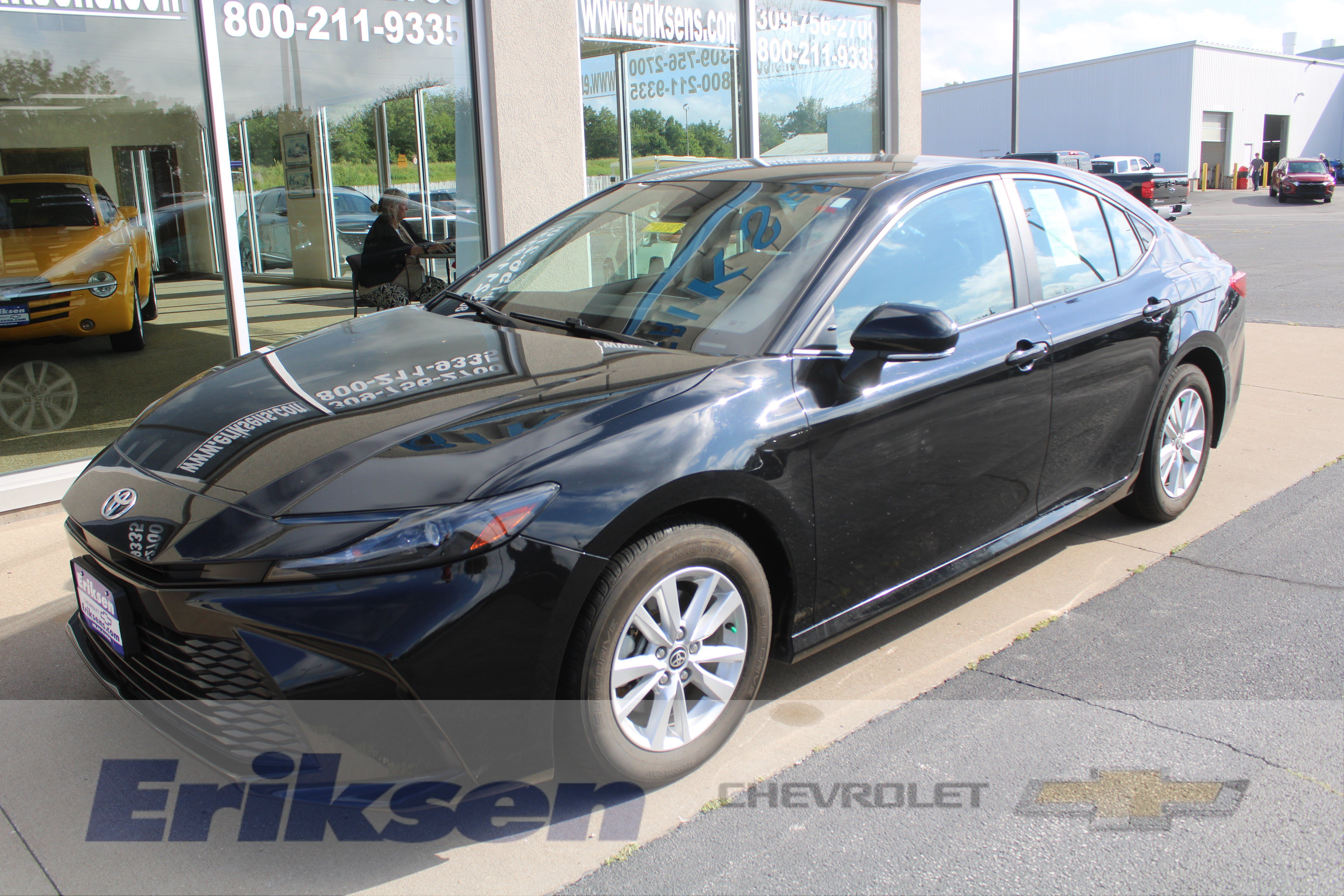 Used 2025 Toyota Camry LE FWD image 1